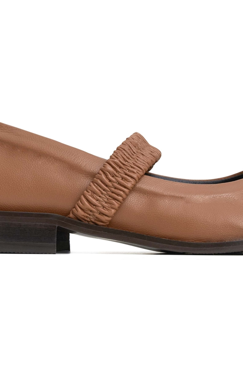 30mm Grita Round Toe Flat Shoes (Brown)