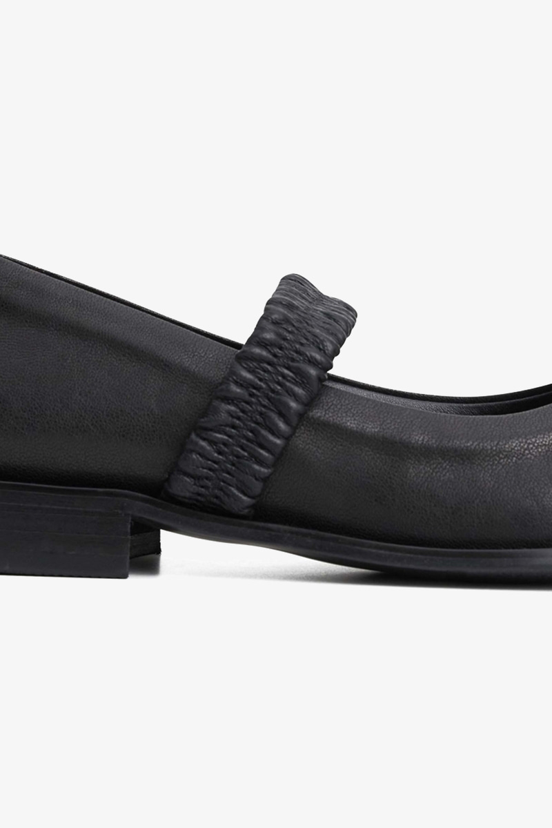 30mm Grita Round Toe Flat Shoes (Black)