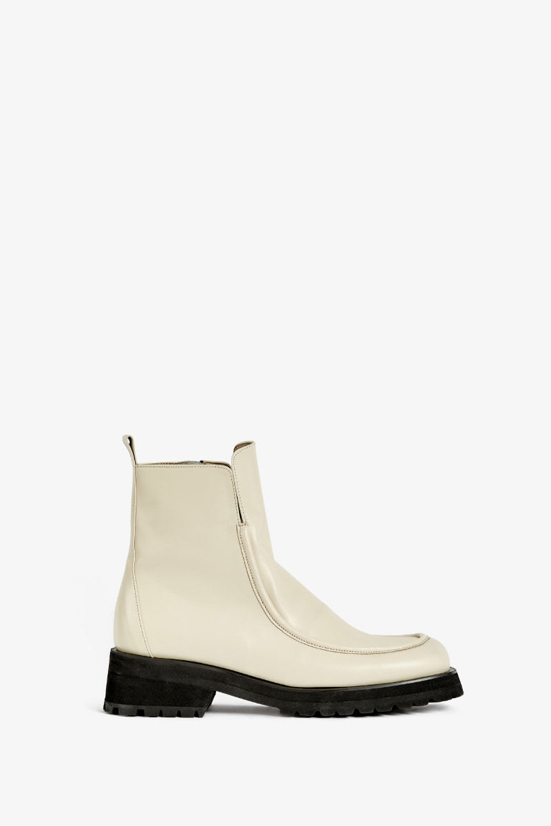 50mm Fernanda Mid-Heel Boots (White)